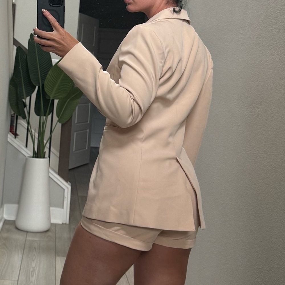 Beige Blazer and Shorts Set - Picture 2 of 5